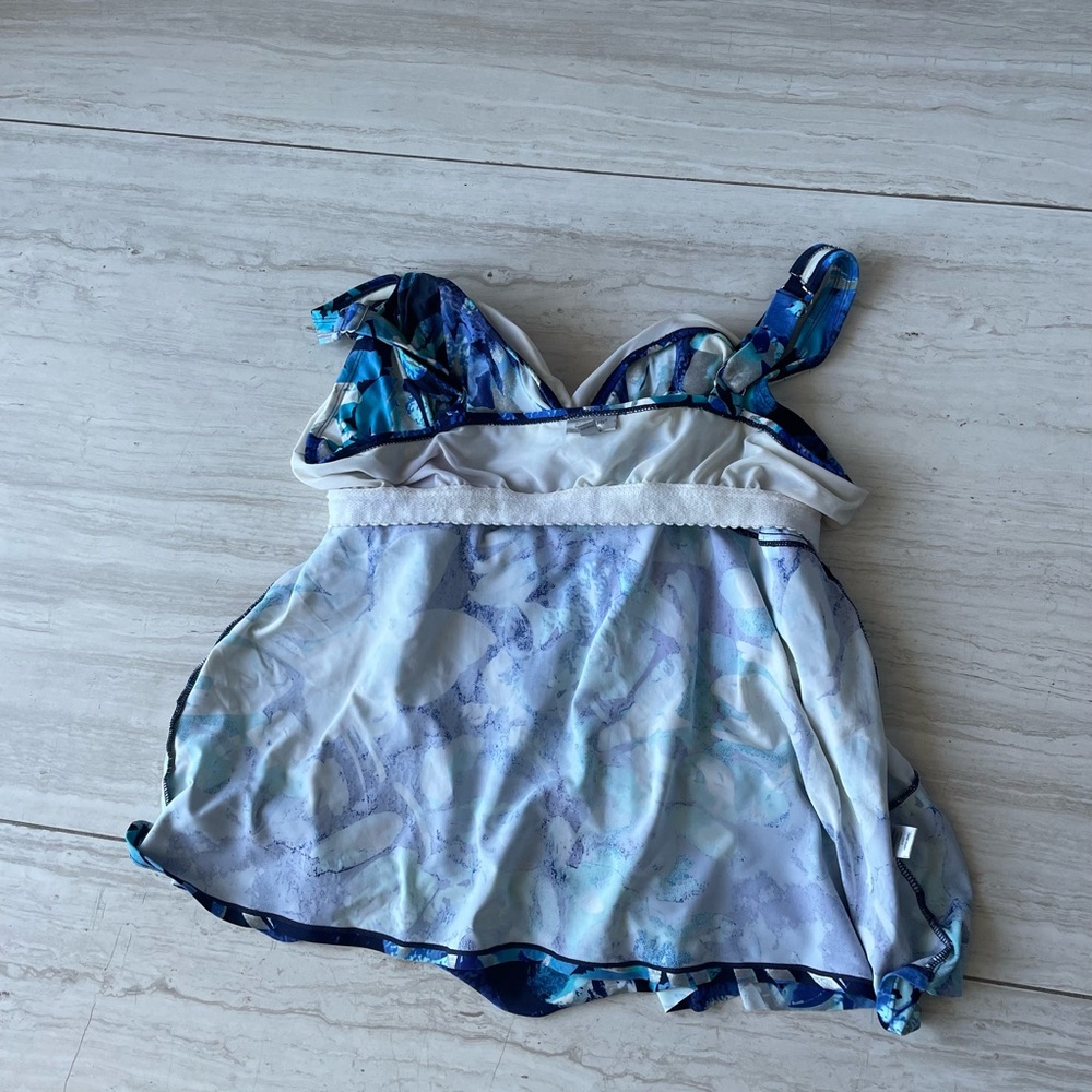 Avenue Blue & White Tiered Plus Size Swim Top 22W - Picture 3 of 7